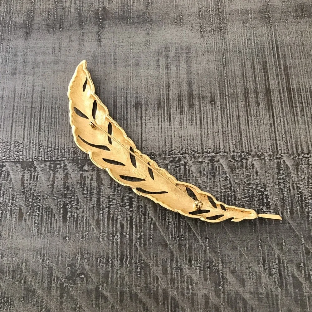 Monet Gold Tone Feather Brooch Pin Vintage